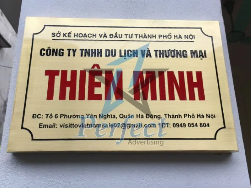 in uv bảng hiệu thông tin