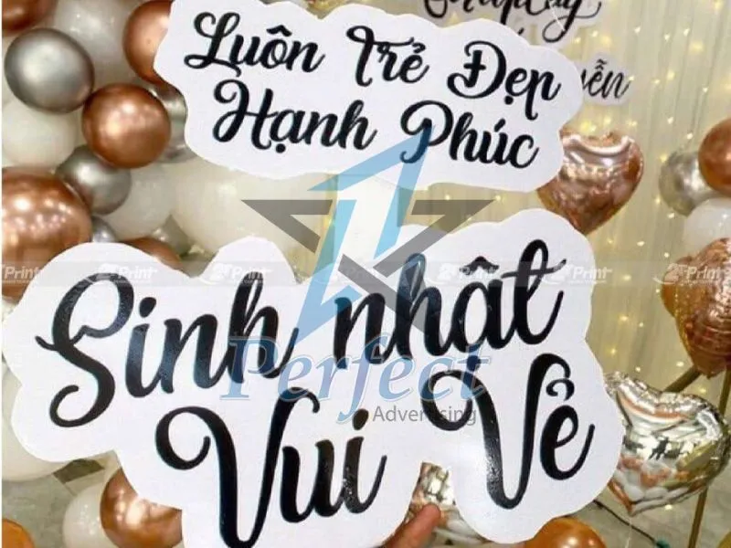 Vai trò của hashtag cầm tay sinh nhật trong tổ chức sự kiện