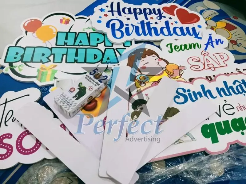 hashtag cầm tay sinh nhật tiếng anh