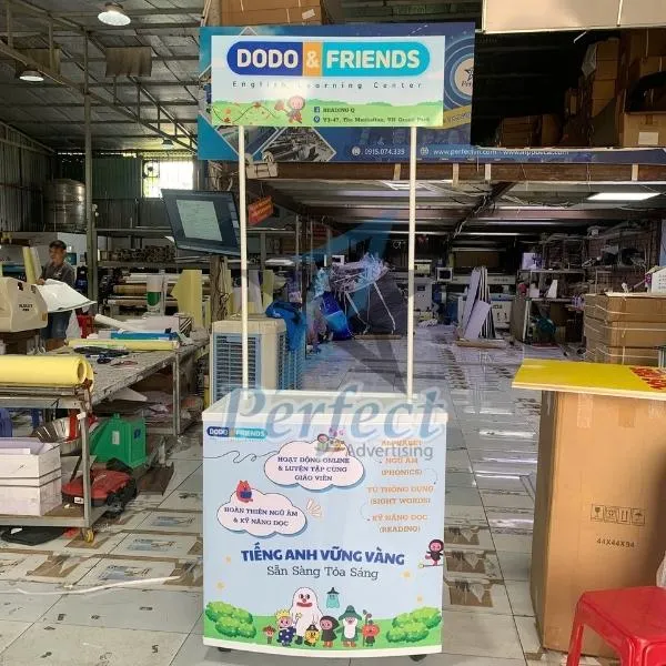 booth nhựa có bánh xe sampling khóa học tiếp cận học viên mới