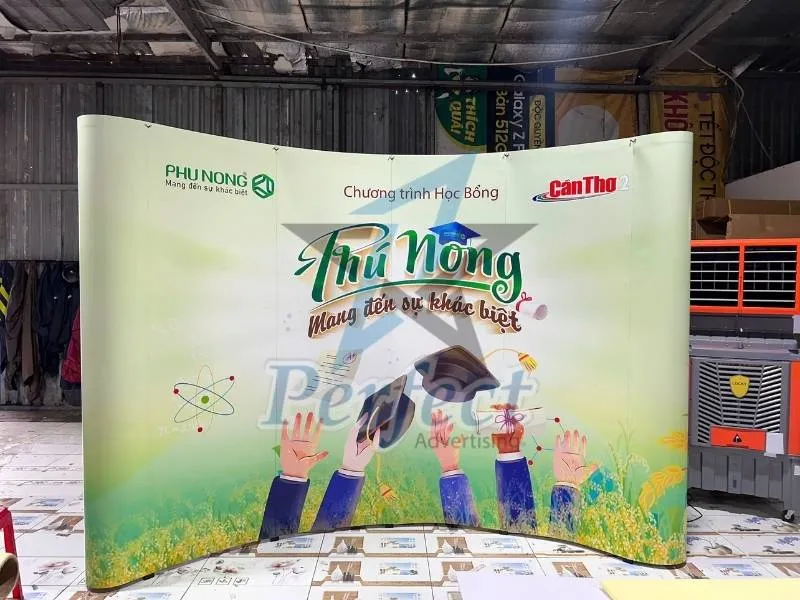 Backdrop Cong Tổ Chức Sự Kiện Chương Trình Học Bổng Phú Nông
