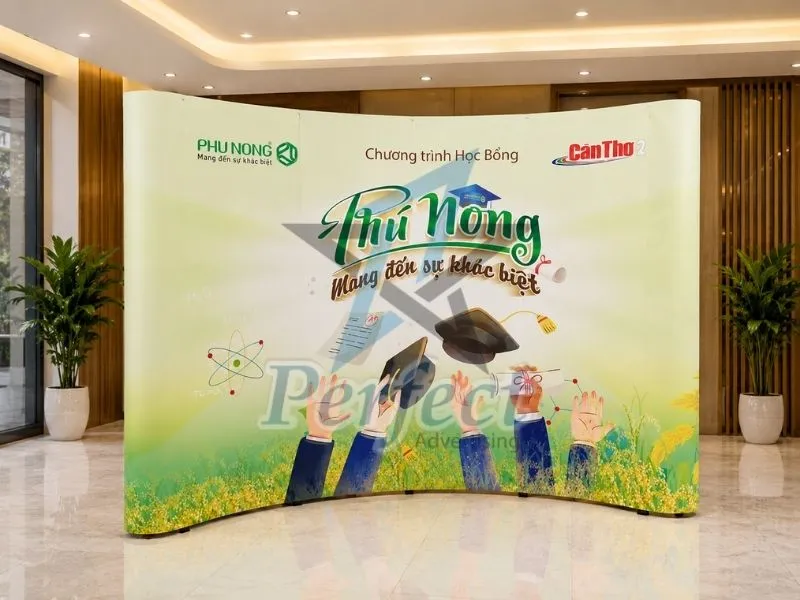 Backdrop Cong Tổ Chức Sự Kiện Chương Trình Học Bổng Phú Nông