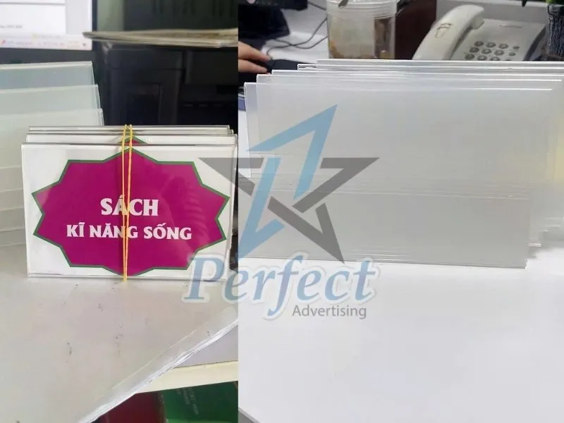 Menu Mica Chữ L Kích Thước B6, B8