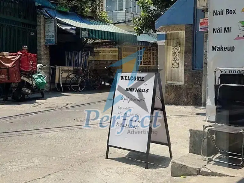 Khung standee là gì