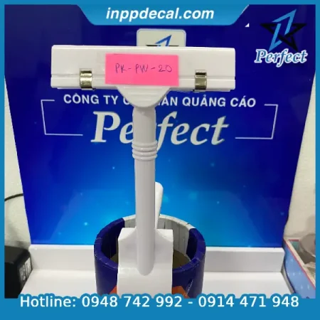 wobbler nhựa xoay 360 độ trắng sữa
